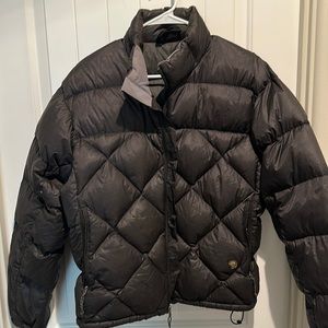 Mountain hardware women’s puffer jacket. Size medium. 90% Goosedown.